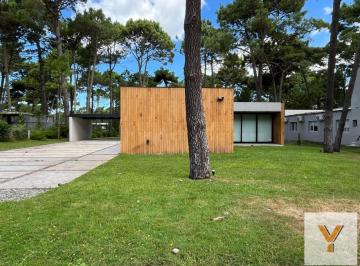 Casa · 254m² · 5 Ambientes · Casa en Venta - 4 Dorm. 3 Baños - Pinamar