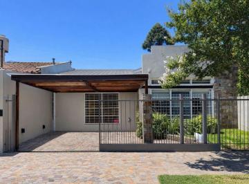 Casa de 4 ambientes, Morón · Casa con 270 m² de Terreno y 3 Dorm. en Venta en Villa Sarmiento