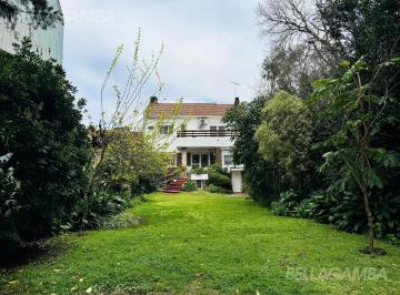 Casa · 300m² · 8 Ambientes · 3 Cocheras · Casa Venta Vte Lopez 5 Ambientes Jardin Piscina Cochera