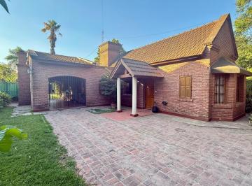 Casa · 160m² · 5 Ambientes · 1 Cochera · Chalet 3 Dorm. con Pileta en Cañuelas - Buenos Aires