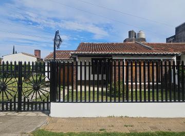 Casa de 4 ambientes, Malvinas Argentinas · Apto Credito, Excelente Chalet en El Centro de Los Polvorines