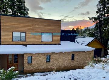 Casa · 309m² · 9 Ambientes · Casa en Venta Barrio Handel con Pileta y Quincho - San Martin de Los Andes
