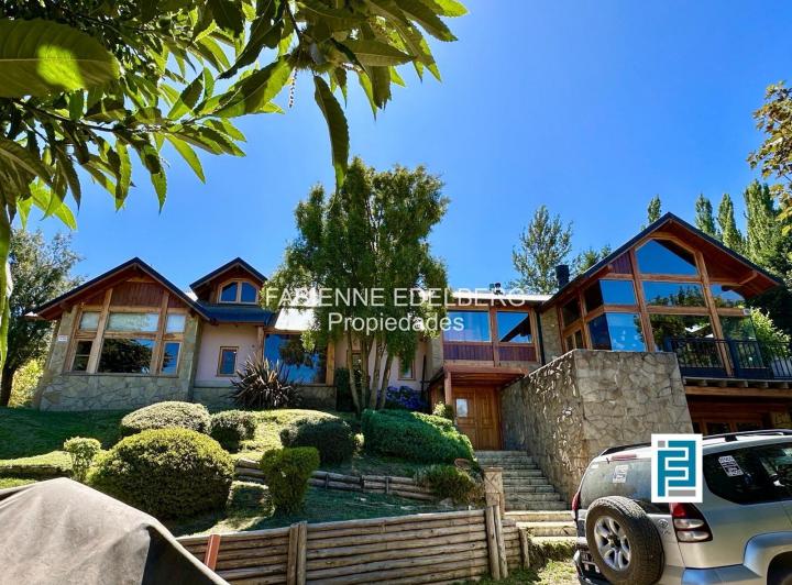 Casa · 378m² · 9 Ambientes · 2 Cocheras