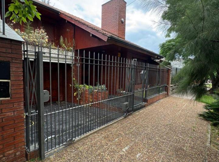 Casa · 190m² · 5 Ambientes · 1 Cochera