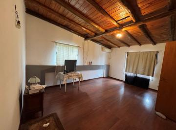 Casa · 70m² · 5 Ambientes · 4 Cocheras · Casa en Venta en Pilar, G. B. a. Zona Norte, Argentina