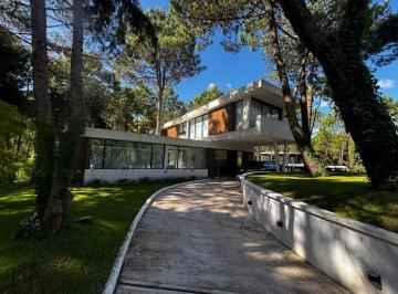 Casa · 1257m² · 5 Ambientes · 4 Cocheras · Alquiler Temporario Casa Premium en Cariló | Piscina | 3 Dorm.