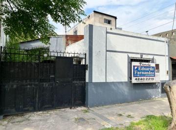 Casa de 3 ambientes, Lanús · Casa 3 Ambientes con Cochera Doble Al Frente en Venta