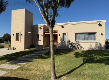 Casa · 133m² · 4 Ambientes · Venta Casa 3 Dorms en Santo Tomas con Pileta
