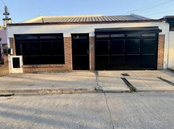 Casa · 300m² · 4 Dormitorios · 2 Cocheras · Casa en Barrio Telefonico