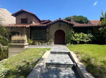 Casa · 400m² · 6 Ambientes · 1 Cochera · Venta - Chalet en Los Troncos con Amplio Parque, Piscina y Garage