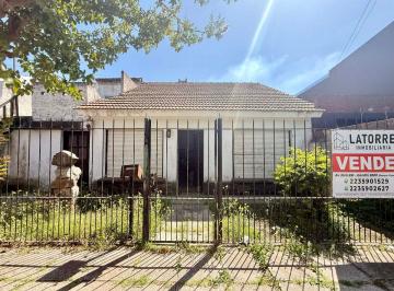 Casa de 4 ambientes, Mar del Plata · Latorre Prop. Vende Chalet 4 Amb con Parque - Caisamar