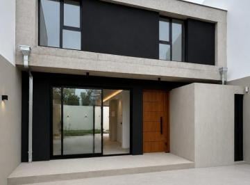 Casa · 174m² · 4 Ambientes · 2 Cocheras · Casa 4 Ambientes con Entrada de Autos a Estrenar. Chauvin