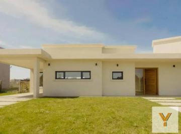 Casa · 180m² · 4 Ambientes · 2 Cocheras · Casa en Venta - 3 Dorm. 3 Baños - Mar del Plata