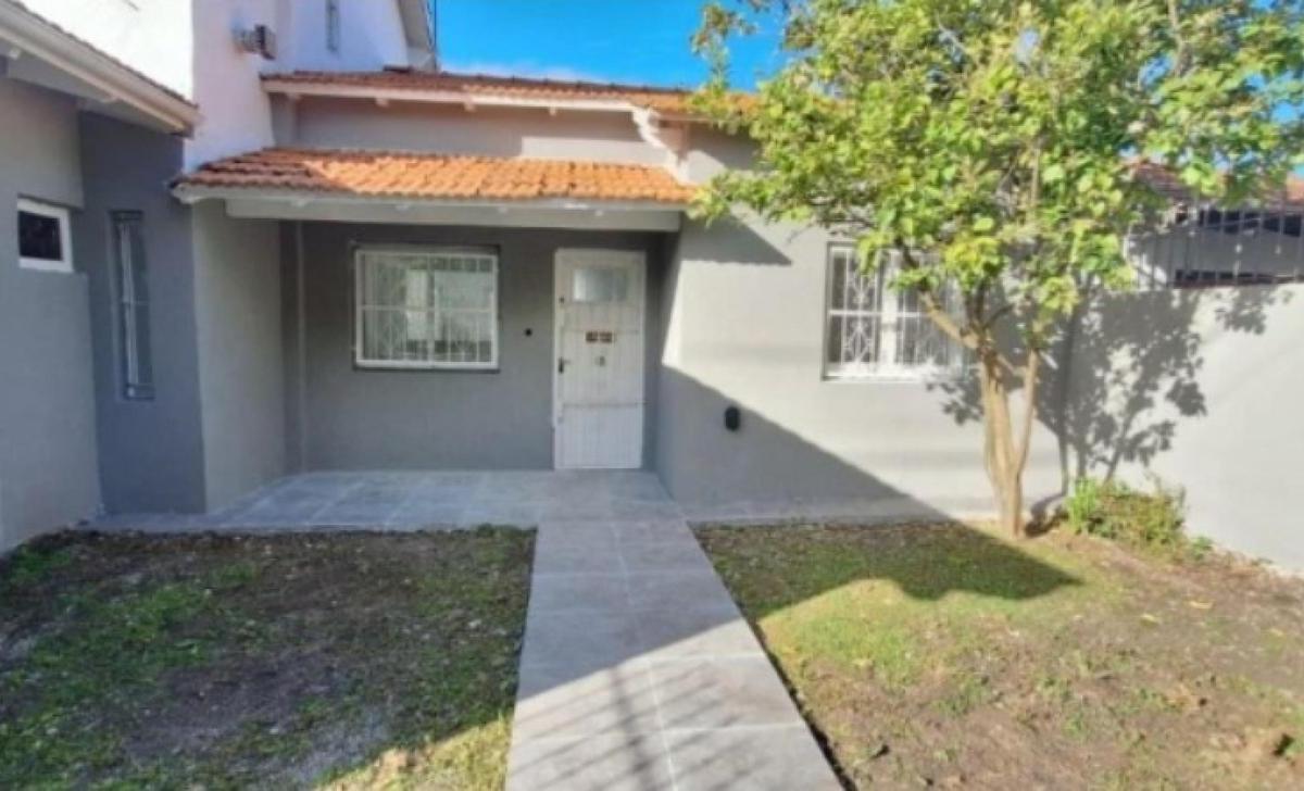 Casa 2 dorm, 140m² con cochera para 2 autos — Parque Luro