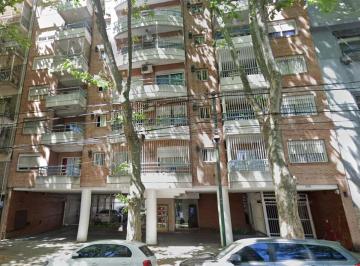 Departamento de 3 ambientes, Almagro · 3 Amb Frente C/ Balcon Aterrazado, Impecable / Cochera Fija y Pileta - H Irigoyen 3700 - Almagro.