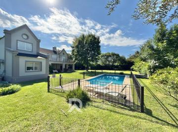 Casa · 207m² · 5 Ambientes · 5 Cocheras · Casa en Venta 5 Ambientes en Carmel Country Club Pilar Golf Tenis Pileta