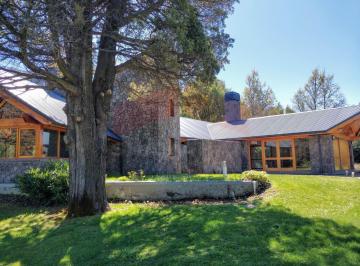 Casa · 270m² · 5 Ambientes · 2 Cocheras · Casa en Arelauquen Golf