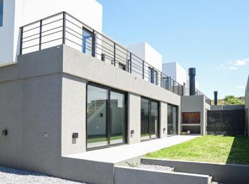 Casa de 4 ambientes, Tandil · Dúplex de Categoría con Jardín y Terraza – Zona Monte Calvario Tandil