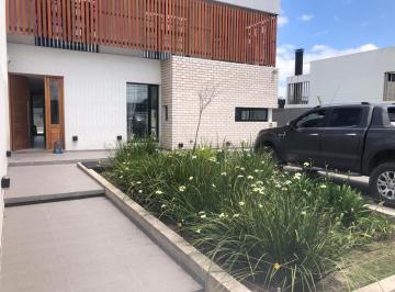 Casa · 552m² · 4 Dormitorios · 4 Cocheras · Casa en Venta Gonnet