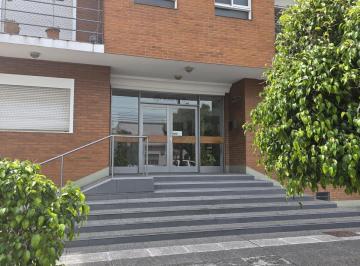 Departamento · 65m² · 3 Ambientes · 1 Cochera · Impecable 3 Ambientes en Centro de Lomas - Apto Crédito - Oportunidad