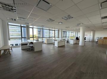 Oficina comercial · 144m² · 1 Cochera · Oficina en Alquiler Amueblada de 144 m² con Cochera