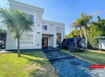 Casa · 300m² · 6 Ambientes · 2 Cocheras · Casa en Venta en Lambare, Ingeniero Maschwitz, Escobar