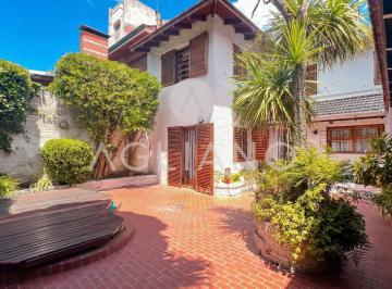 Casa · 242m² · 5 Ambientes · 1 Cochera · Venta Casa 5 Amb en Stella Maris con Pileta