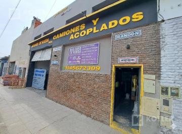 Bodega-Galpón · 208m² · 1 Ambiente · 9 Cocheras · Galpón Ideal Taller o Supermercado Muy Buena Ubicacion