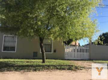Casa · 90m² · 3 Ambientes · 1 Cochera · Casa en Venta - 2 Dorm. 2 Baños - 203 m² - San Clemente del Tuyú