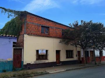 Casa · 150m² · 4 Ambientes · Oportunidad de Inversion. Casa con Alto Potencial Comercial. Calle San Luis Al 1600