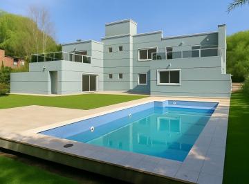Casa · 300m² · 3 Dormitorios · 2 Cocheras · Venta Imponente Casa de Categoría 3 Dorm. Valle del Golf