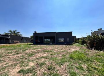 Casa · 160m² · 5 Ambientes · 2 Cocheras · Casa en Venta en El Cantón Norte, El Cantón, Escobar