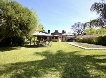 Casa · 197m² · 5 Ambientes · 1 Cochera · Casa en Venta en Villa Elisa
