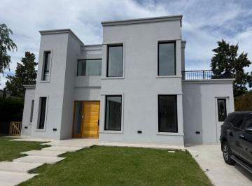 Casa · 608m² · 4 Ambientes · 2 Cocheras · Casa en Venta en Guillermo E Hudson