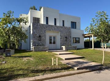 Casa · 292m² · 6 Ambientes · 1 Cochera · Hauser Vende Hermosa Casa a Estrenar de 3 Habitaciones en Barrio Gran Boedo!