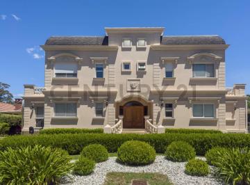 Casa · 510m² · 5 Ambientes · Casa en Venta en Abril Club de Campo – Frente Al Golf.