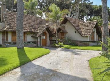 Casa · 176m² · 5 Ambientes · 4 Cocheras · Santilli - Odisea y Libertador Pinamar
