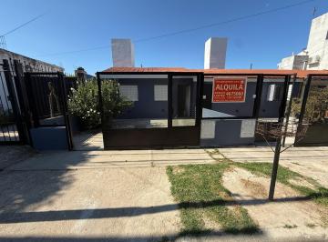 Casa · 90m² · 3 Ambientes · 1 Cochera · Departamento en Alquiler 2 Dorm Patio Cochera
