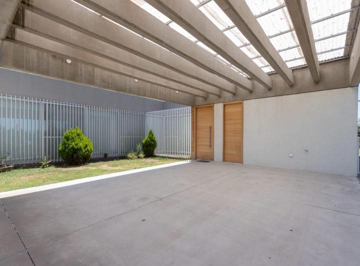 Casa · 160m² · 6 Ambientes · 2 Cocheras