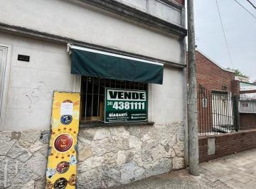 Casa · 110m² · 4 Ambientes · 1 Cochera · Casa en Venta de Dos Dorm. a Reciclar en Barrio Ludueña Rosario Pascual Rosas 500