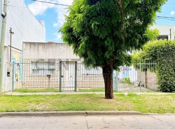 Casa · 126m² · 4 Ambientes · 2 Cocheras · Casa a La Venta de 3 Dorm. en Los Hornos