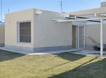 Casa · 85m² · 4 Ambientes · 2 Cocheras · Casa en Bermejo
