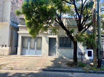 Casa · 112m² · 3 Ambientes · 1 Cochera · Impecable Inmueble con Garage y Jardín - Vta Directa - Oportunidad!