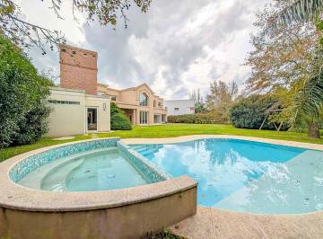 Casa · 373m² · 4 Ambientes · 2 Cocheras · Casa en Venta de 3 Dorm. en Cadaques Funes