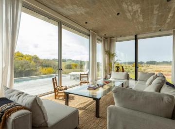 Casa · 230m² · 6 Ambientes · Casa en Laguna Escondida