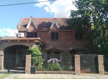 Casa · 127m² · 6 Ambientes · 1 Cochera · Casa con Piscina en Venta en Pérez.
