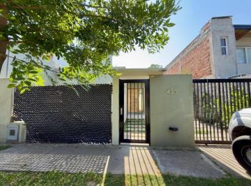 Casa · 60m² · 2 Ambientes · 1 Cochera · Casa en Venta en City Bell, Zona Residencial, Oportunidad!