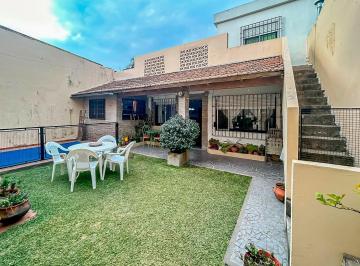 Casa · 135m² · 6 Ambientes · 1 Cochera · Venta - Casa - 4 Dorm. - Jardín - Alberdi, Rosario