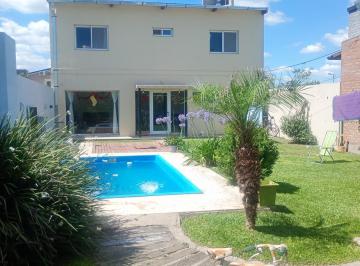 Casa · 100m² · 5 Ambientes · 1 Cochera · Casa - Pileta - Quincho - Parrillero - Jardin