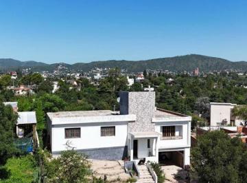 Casa de 6 ambientes, Villa Carlos Paz · Casa de 3 Dorm. en Terreno de 923 m² en Barrio Residencial Villa del Lago - Villa Carlos Paz